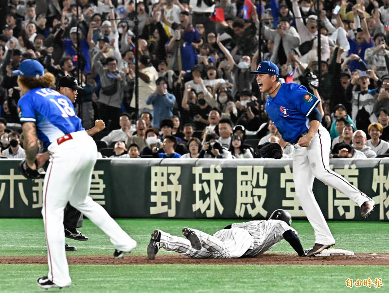 朱育賢（右）。（資料照，特派記者陳志曲攝）