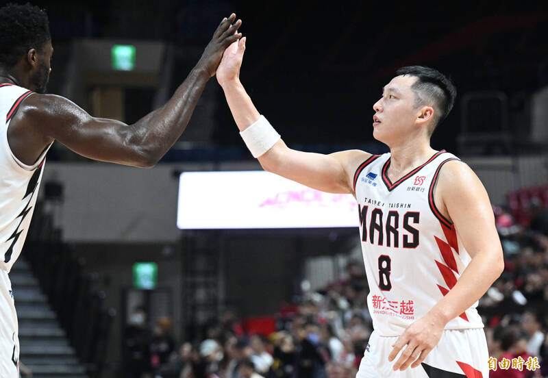 戰神陳文宏拿下13分。（記者林正堃攝）
