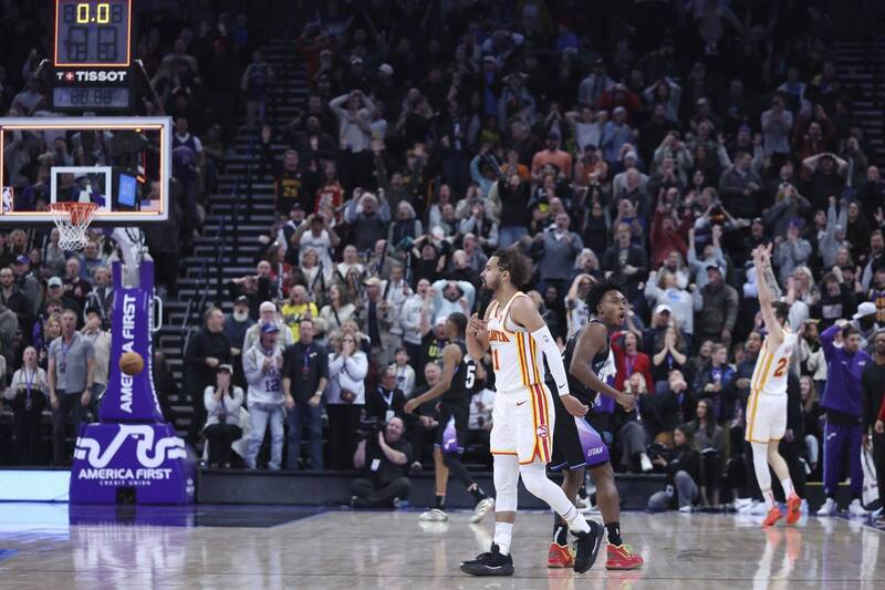 T.楊恩49英尺超強絕殺擊敗爵士。（美聯社）