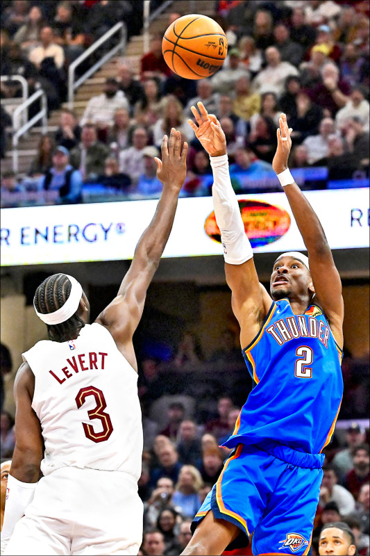 吉爾吉斯亞歷山大（右）飆出全場最高的31分，但雷霆最終仍飲恨而歸。（今日美國）