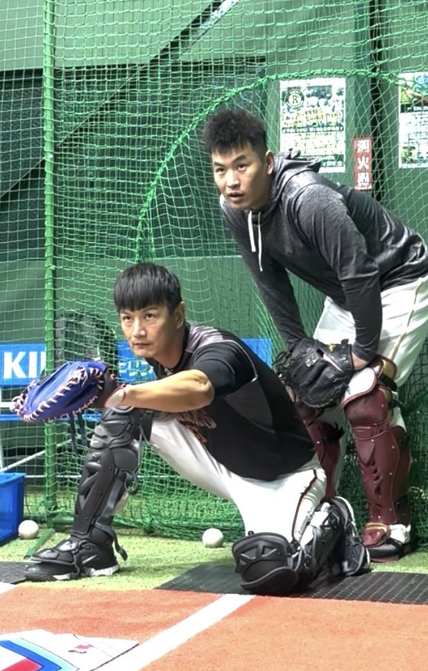 凃壯勳跟林泓育季後赴日取經偷好球精髓。（凃壯勳提供）