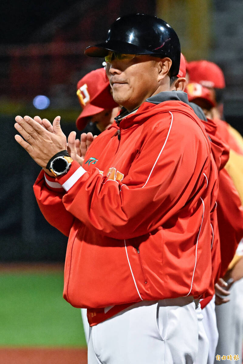 輔仁大學總教練周德賢。（記者陳志曲攝）