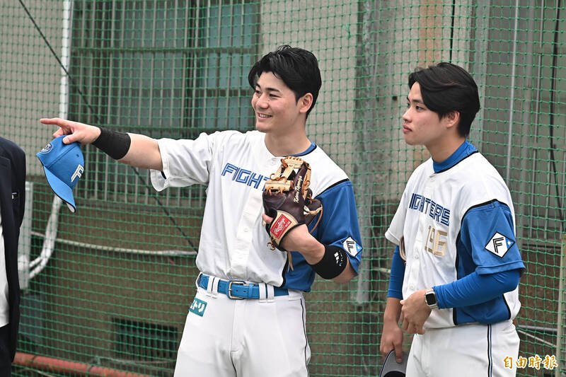 清宮幸太郎（左）、火腿台灣好手孫易磊（右）。（資料照，記者王藝菘攝）