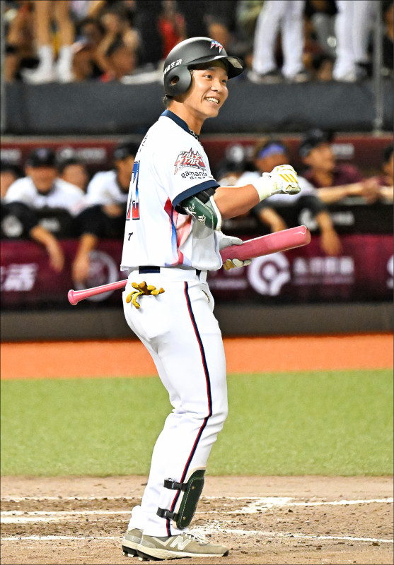 從2022選秀落榜生改當台鋼訓練員，再簽自培約，一路拚上一軍，葉保弟寫下逆轉勝的勵志篇章。（資料照）