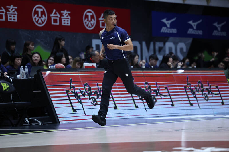 專職裁判葉俊宏。（TPBL提供）