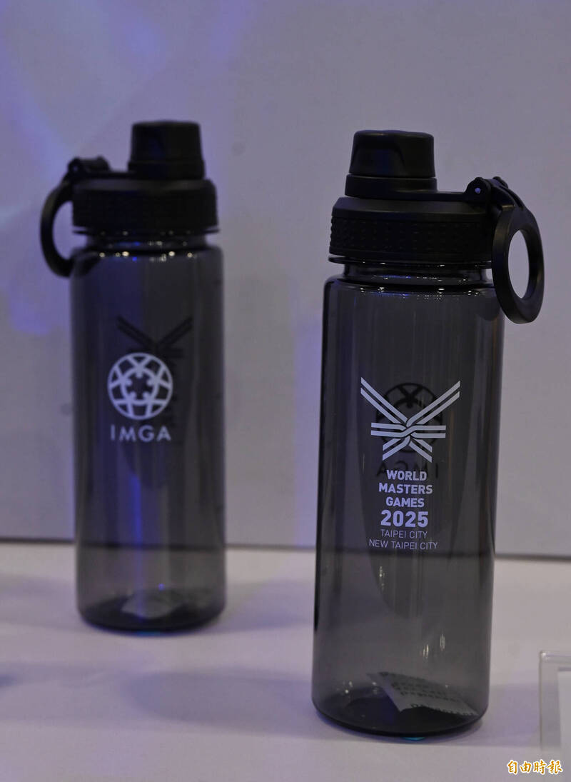 雙北世界壯年運動會運動水壺。（記者劉信德攝）