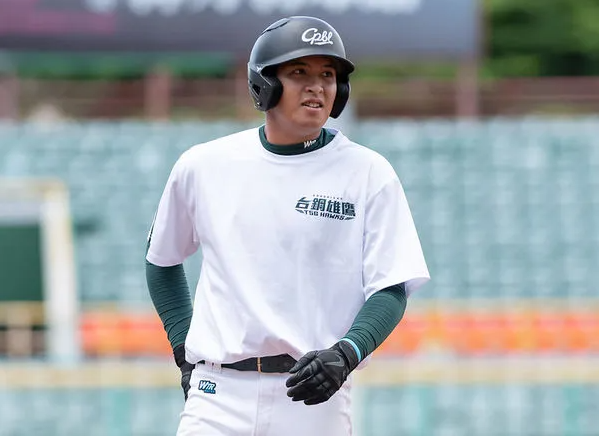 味全龍球星陳子豪的表弟賴丁誌近日傳出車禍離世的消息，得年21歲。（圖擷自網路）