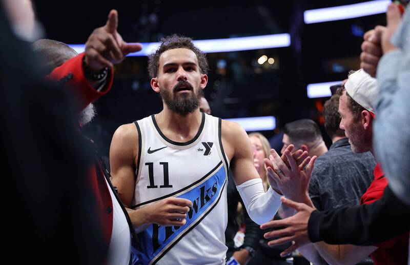 老鷹一哥楊恩（Trae Young）攻下24分，帶領球隊逆轉公鹿。（法新社）