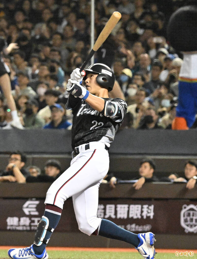 李宗賢高飛犧牲打。（記者王藝菘攝）