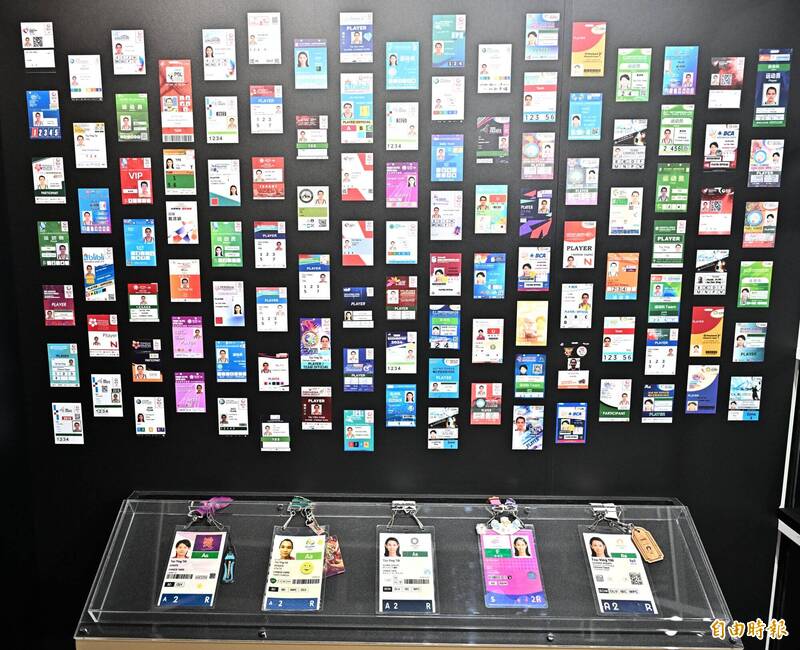 戴資穎選手生涯致敬特展證件X見證展區。（記者陳志曲攝）
