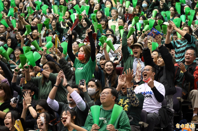 北一女中晉級冠軍戰，應援團相當振奮！（記者陳逸寬攝）