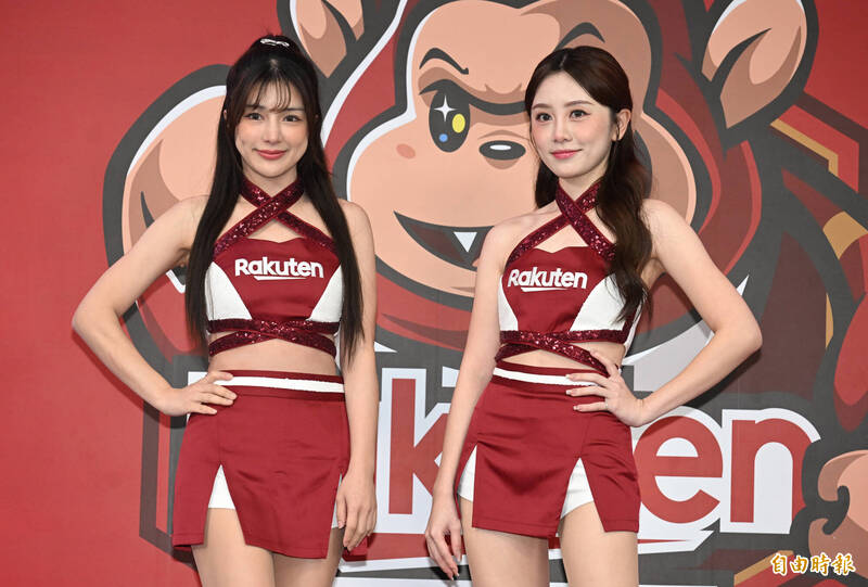 樂天女孩新隊服亮相。（記者林正堃攝）