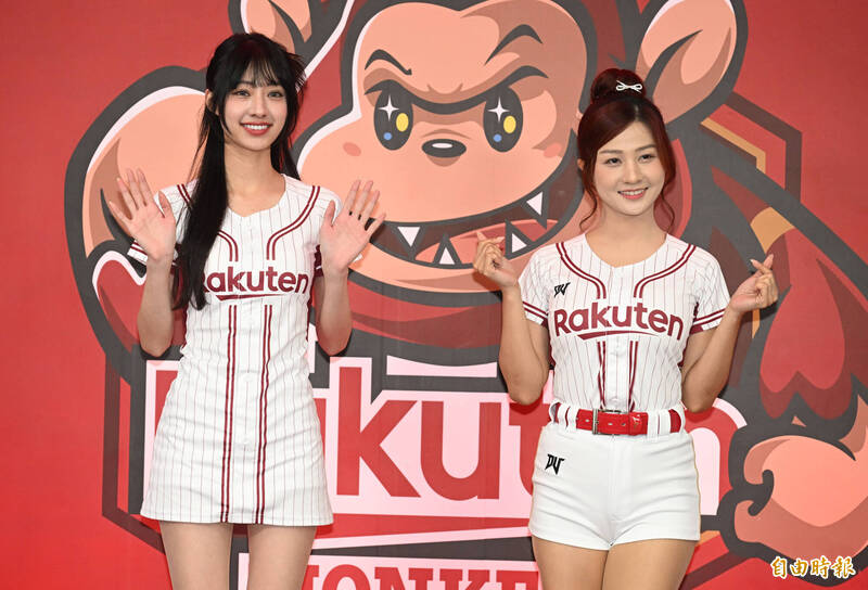 樂天女孩新隊服亮相。（記者林正堃攝）
