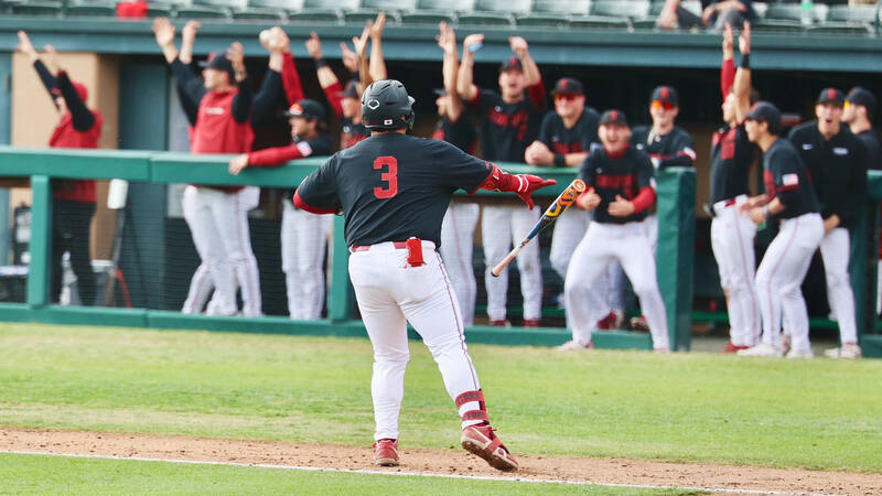 佐佐木麟太郎大學首轟出爐，且單場雙響砲助隊再見對手。（圖片取自史丹佛大學官網）