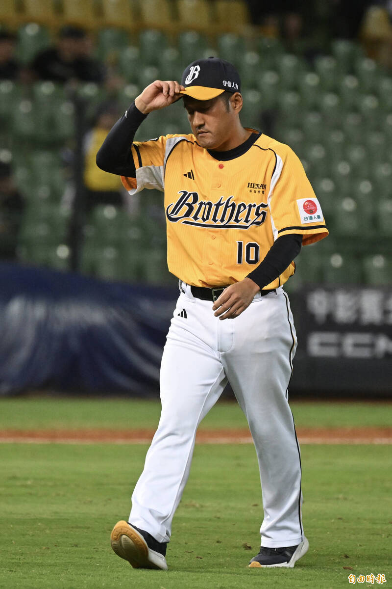 兄弟總教練平野惠一。（記者廖耀東攝）