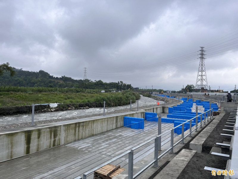 人工輕艇激流標桿賽道位於宜蘭安農溪旁，目前正在興建當中。（記者粘藐云攝）