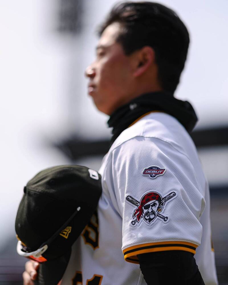 鄭宗哲大聯盟初登場，球衣上有著初登場補丁。（圖片取自海盜Threads）