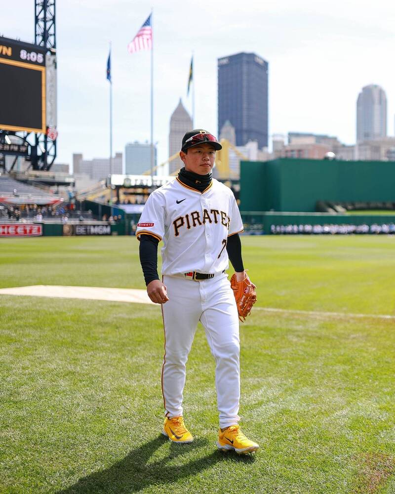 鄭宗哲大聯盟初登場，皮帶上可見台灣國旗。（圖片取自海盜Threads）