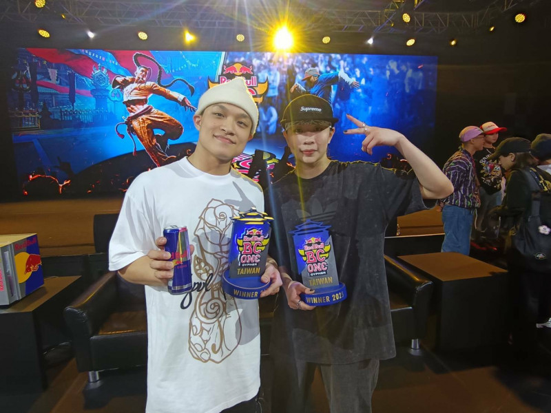 B-Boy Sprite吳宇謙（左起）、B-Girl Sophia許馥雅。（大會提供）