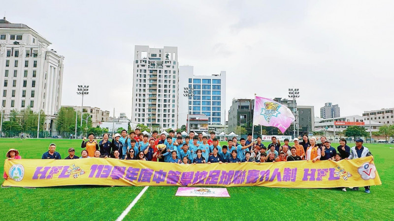 東石國中足球隊以3戰全勝奪冠。（嘉義縣政府提供）