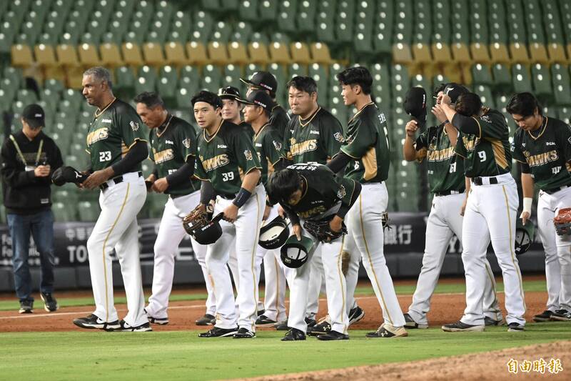 台鋼擊敗兄弟搶下2連勝。（記者廖耀東攝）