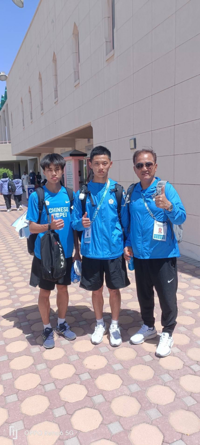 北市陽明高中小將羅聖欽（中）破個人最佳摘下5000公尺競走銅牌，陳叡凱（左）也以破個人最佳22分10秒03獲第5名。（田協提供）