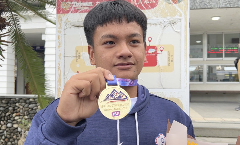 邱邦軒回到關山老家，收到學校師生迎接。（民眾提供）