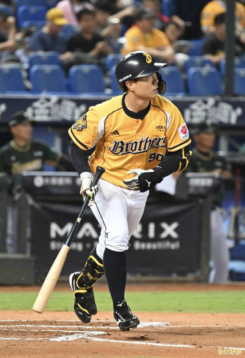 江坤宇高飛犧牲打。（記者廖耀東攝）