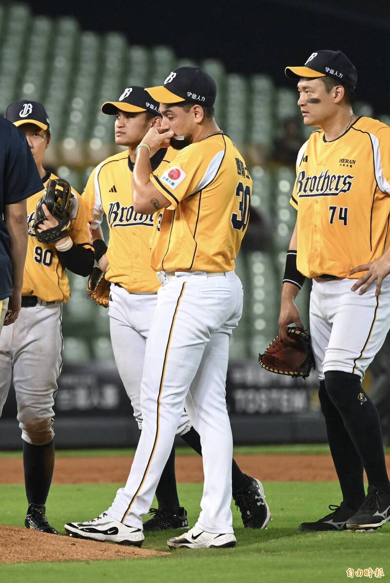 勝騎士傷退。（記者廖耀東攝）