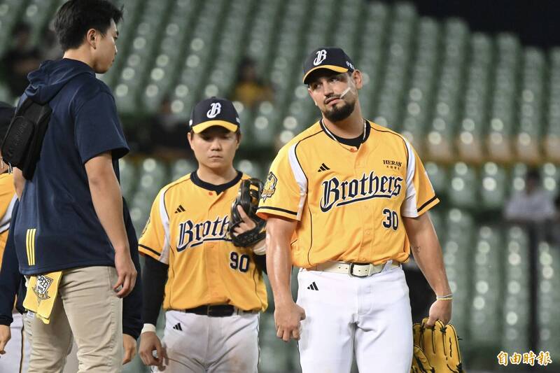 勝騎士傷退。（記者廖耀東攝）