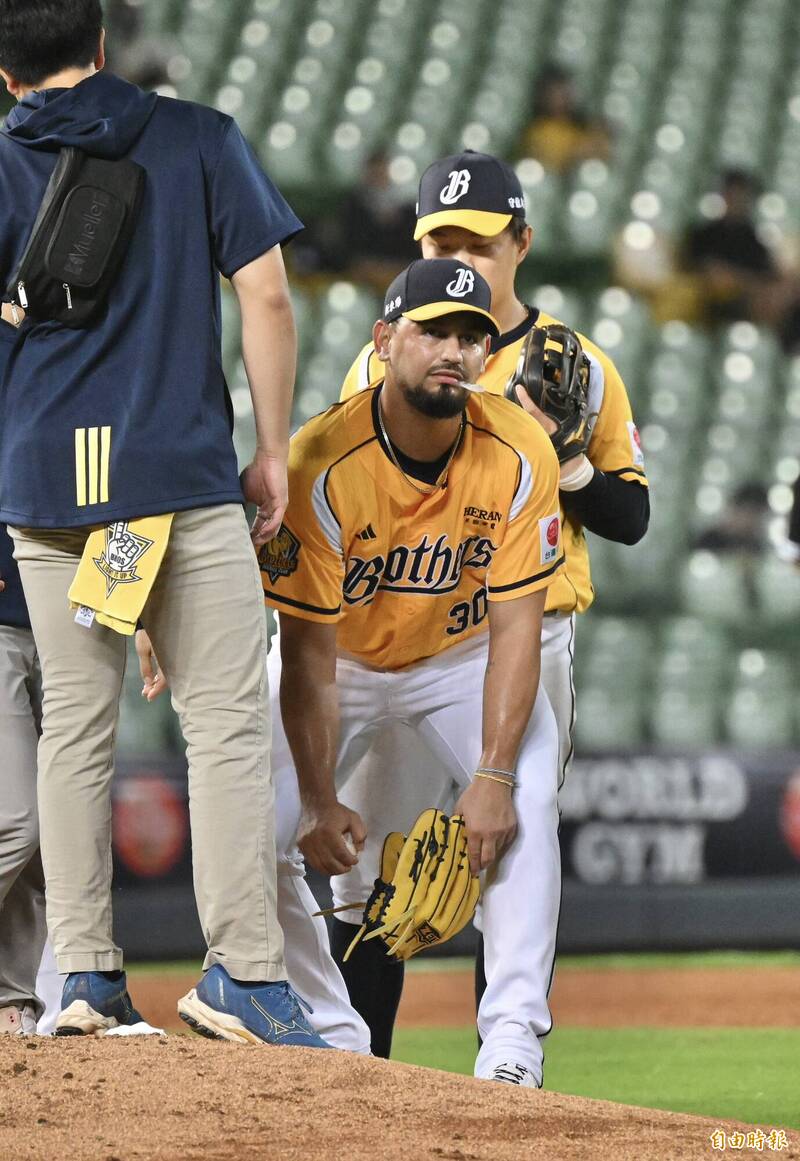 勝騎士傷退。（記者廖耀東攝）