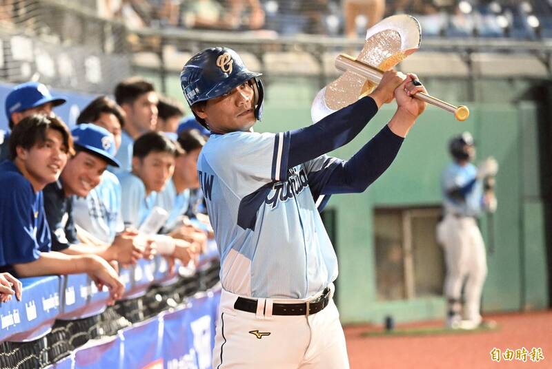 王勝偉開轟。（記者林正堃攝）