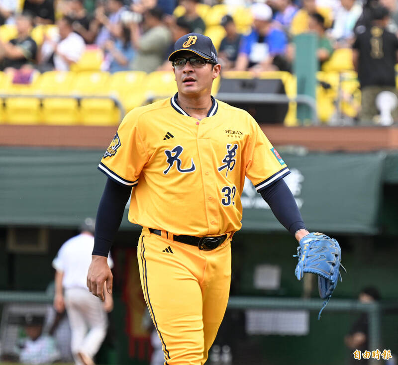 中信兄弟先發投手羅戈。（記者李惠洲攝）