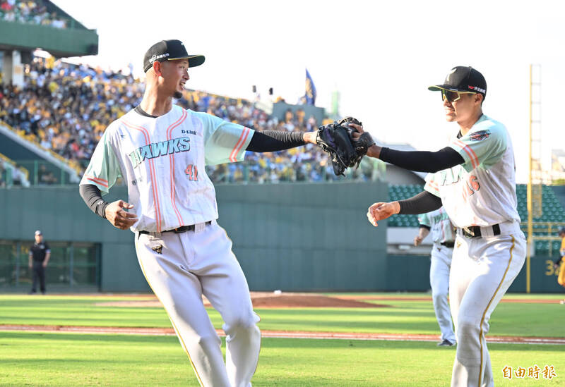 台鋼先發投手吉田一將。（記者李惠洲攝）