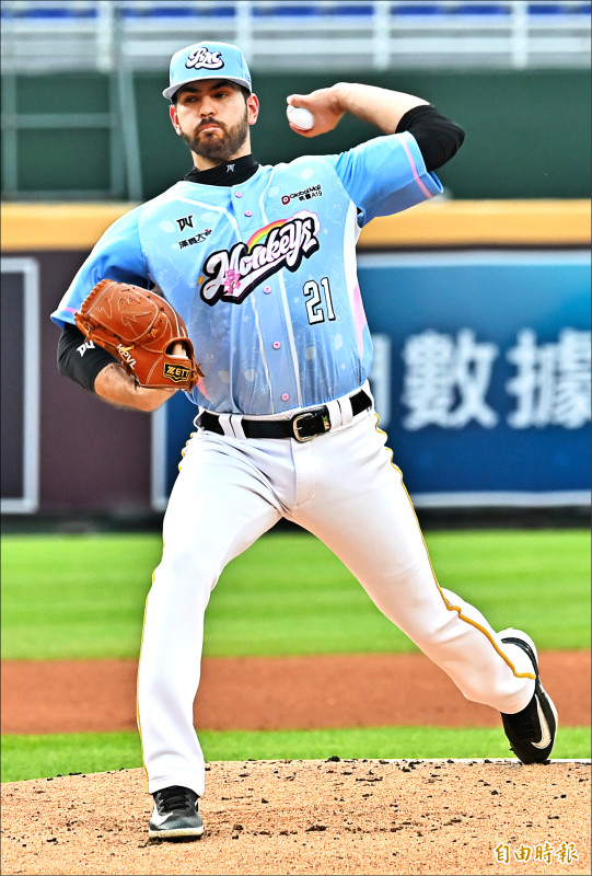 桃猿洋投魔神樂生涯對味全6場全勝。（記者陳志曲攝）