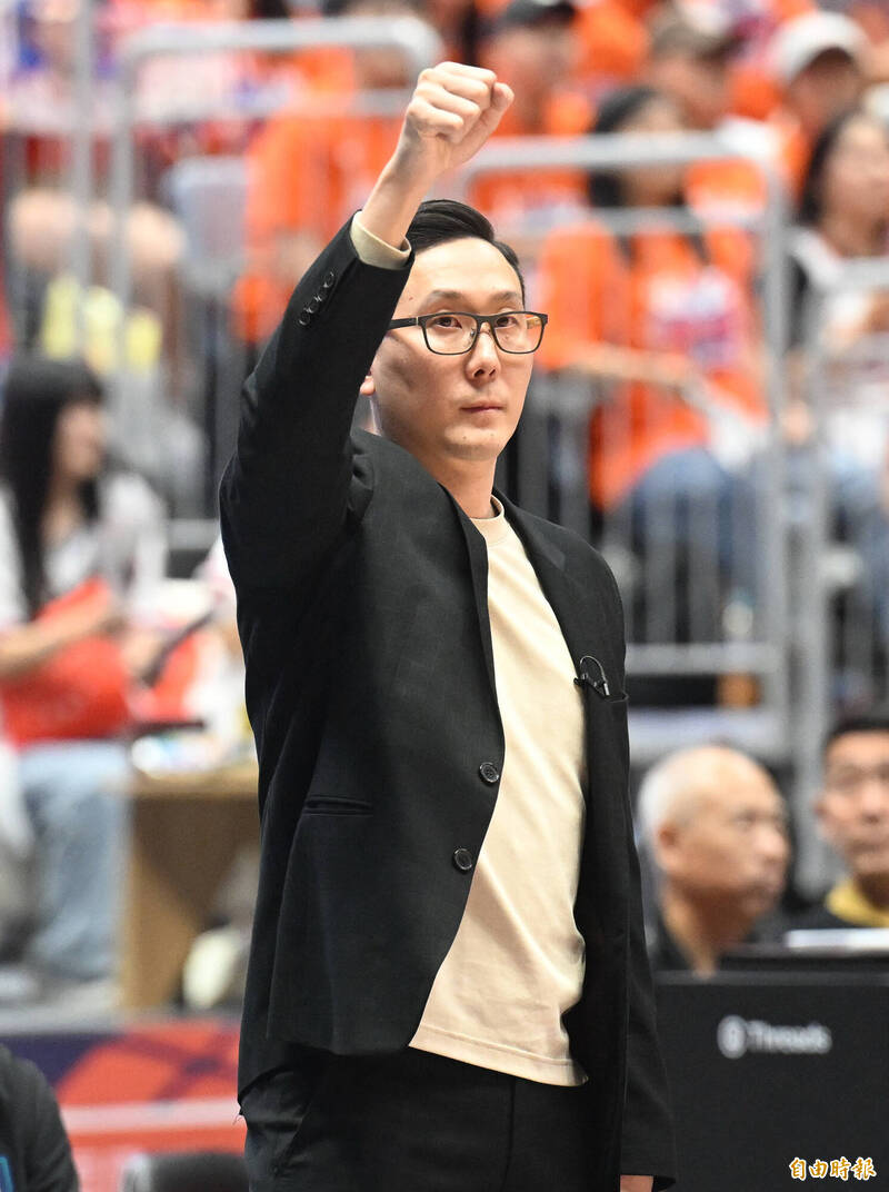 富邦勇士教練吳永仁。（記者林正堃攝）