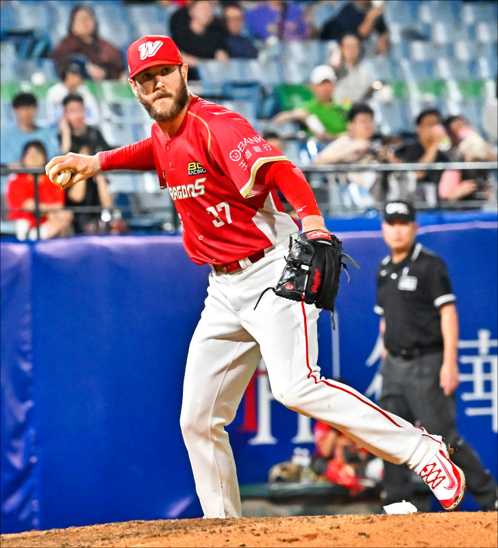 味全洋投鋼龍。（資料照）