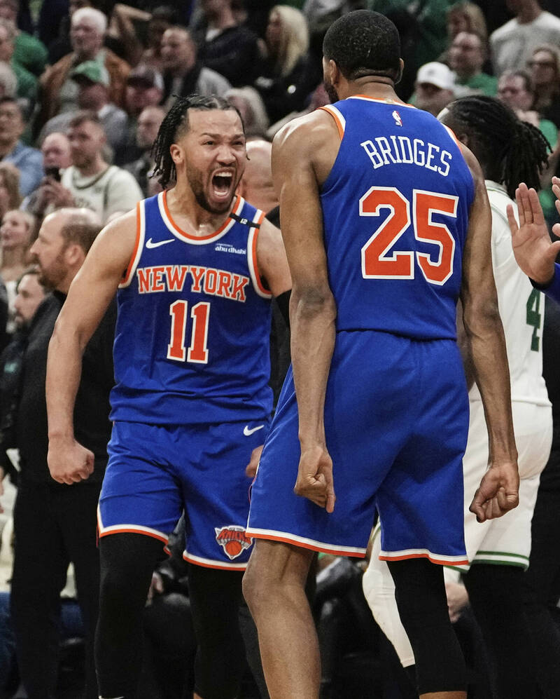 尼克今天在季後賽次輪首戰扳倒衛冕軍塞爾提克，系列賽順利拔頭籌。（美聯社）