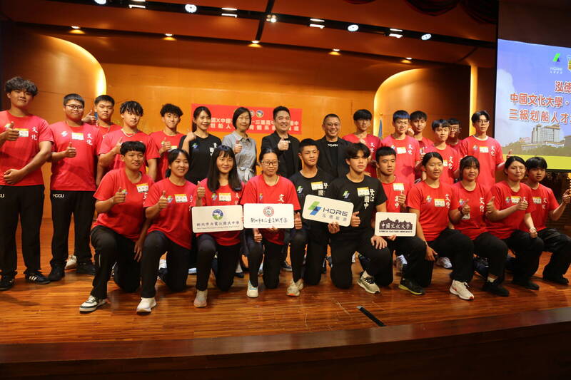泓德能源攜手文化大學，共築划船人才培育新里程贊助三級划船隊伍。（文化大學提供）