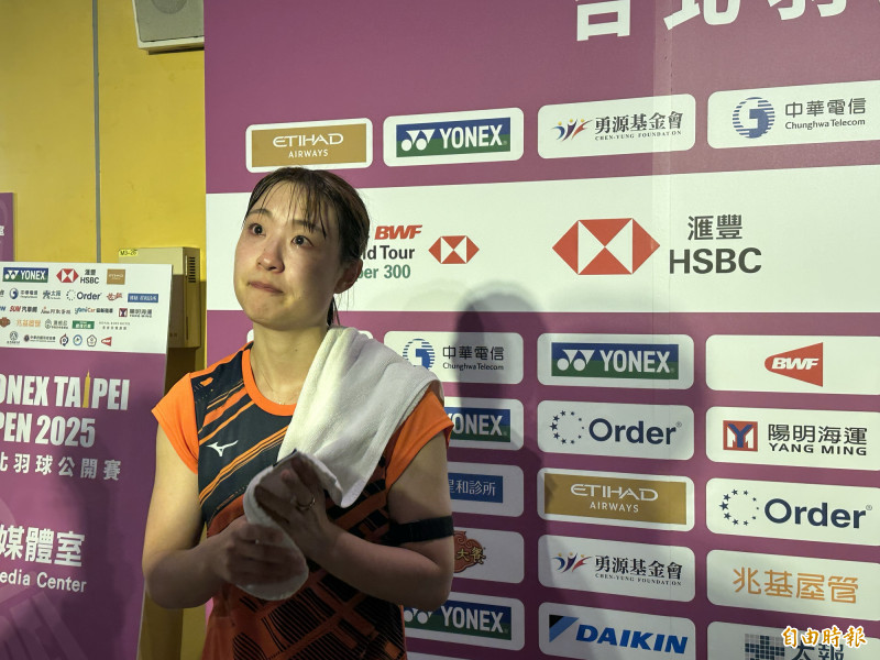 奧原希望賽後受訪落淚。（記者盧養宣攝）