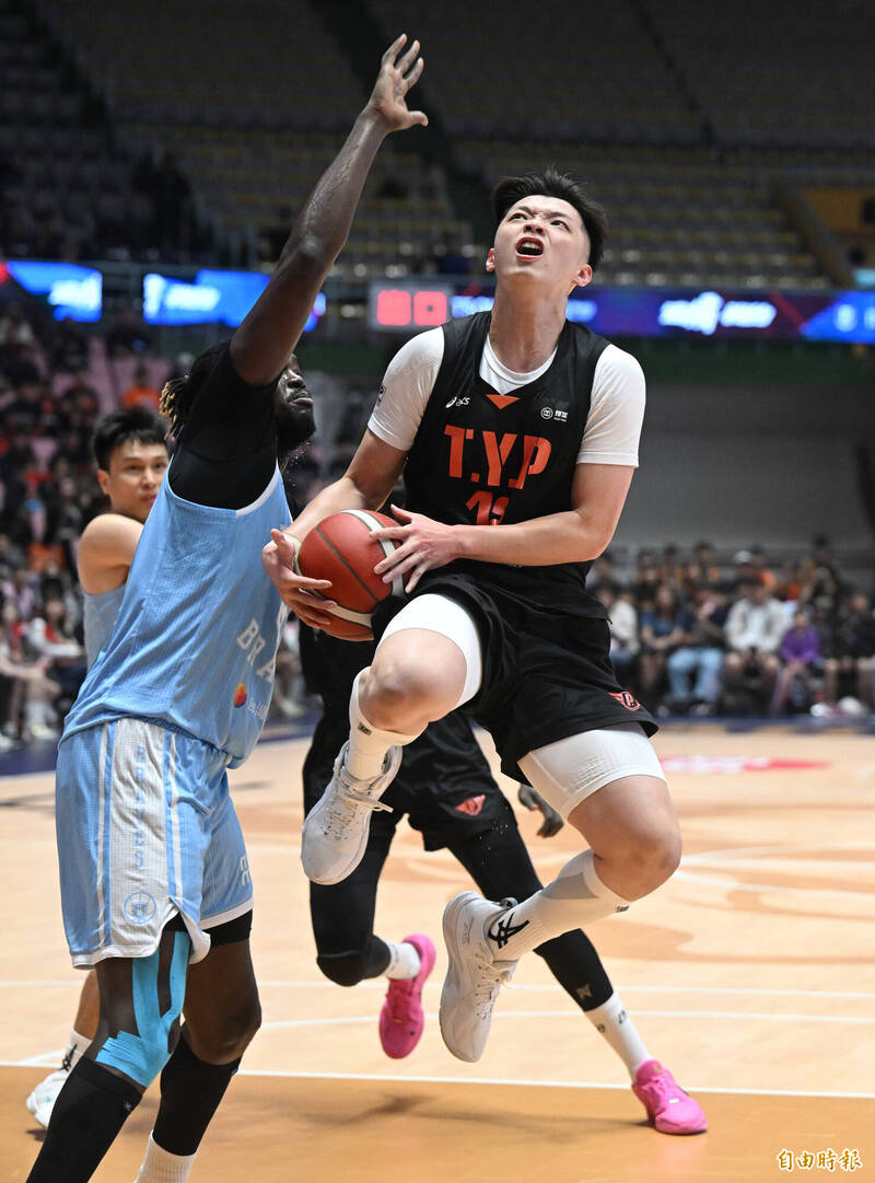 領航猿李家慷強攻。（記者林正堃攝）