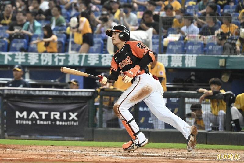 許哲晏陽春砲。（記者廖耀東攝）