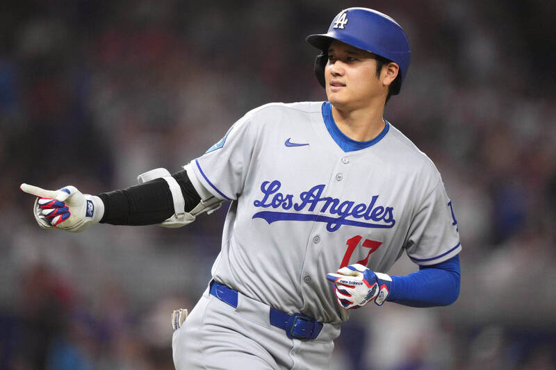 大谷翔平僅花36場就完成10轟、10盜，寫下生涯最速。（路透）