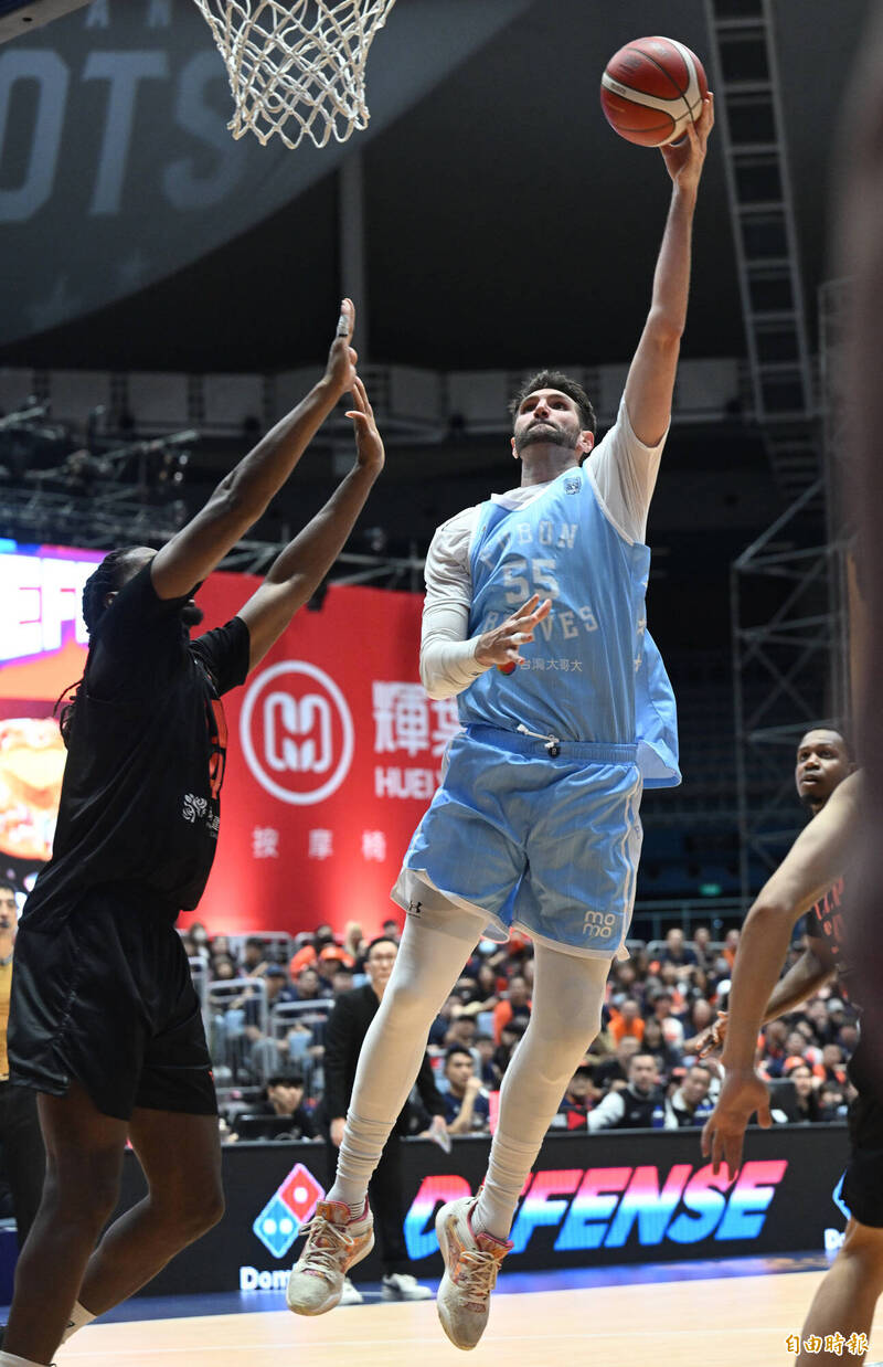 勇士威希上籃得分。（記者林正堃攝）