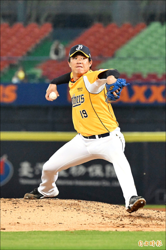 鄭凱文先發6局僅失1分，兄弟本季在洲際球場對獅4戰全勝。（記者廖耀東攝）