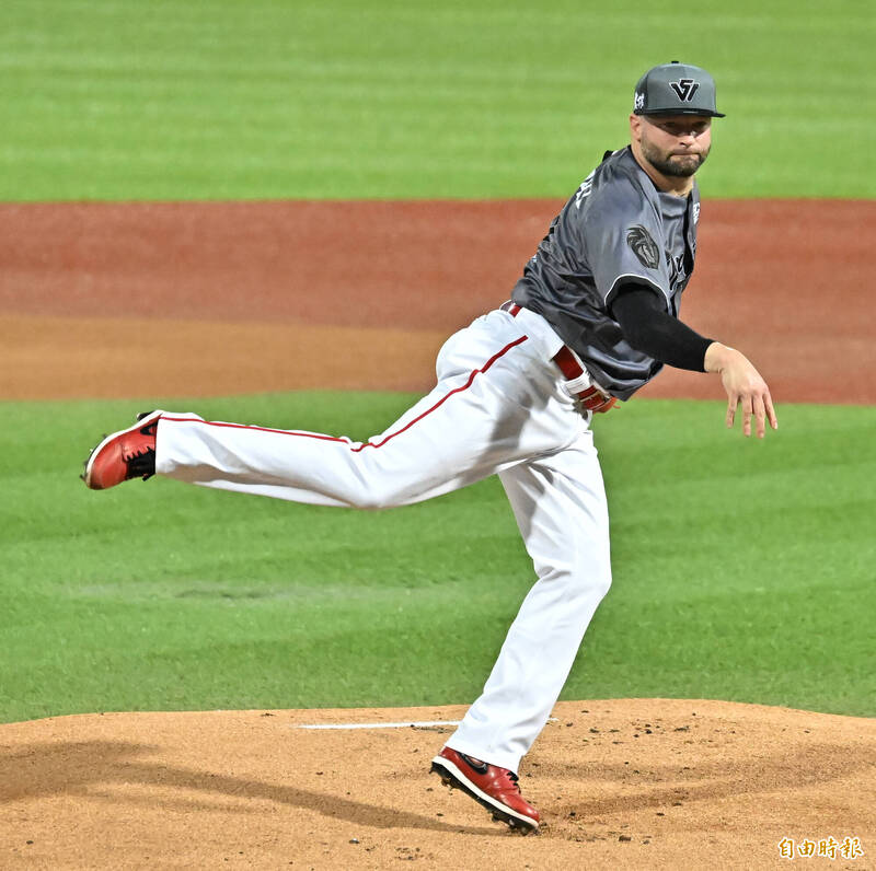 味全龍先發投手伍鐸。（記者陳志曲攝）
