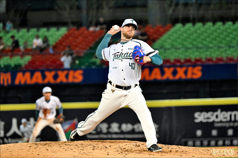 雄鷹先發投手後勁跨季14連勝。（記者廖耀東攝）