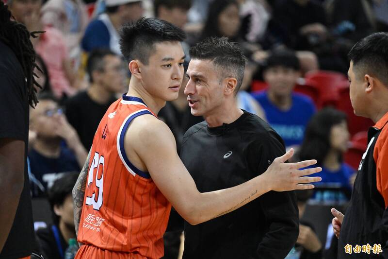 盧峻翔（左）。（記者陳逸寬攝）