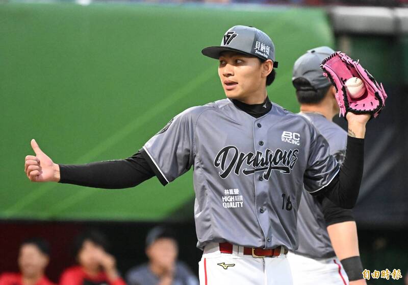 味全龍先發投手徐若熙。（記者林正堃攝）