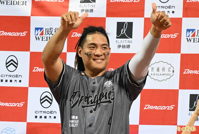 吉力吉撈‧鞏冠敲出再見安打。（記者林正堃攝）